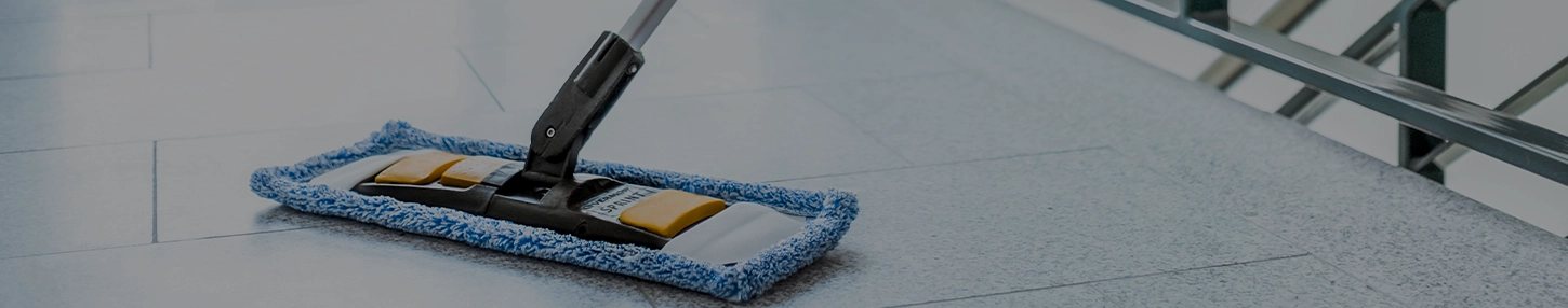 Equipe en entretien des sols